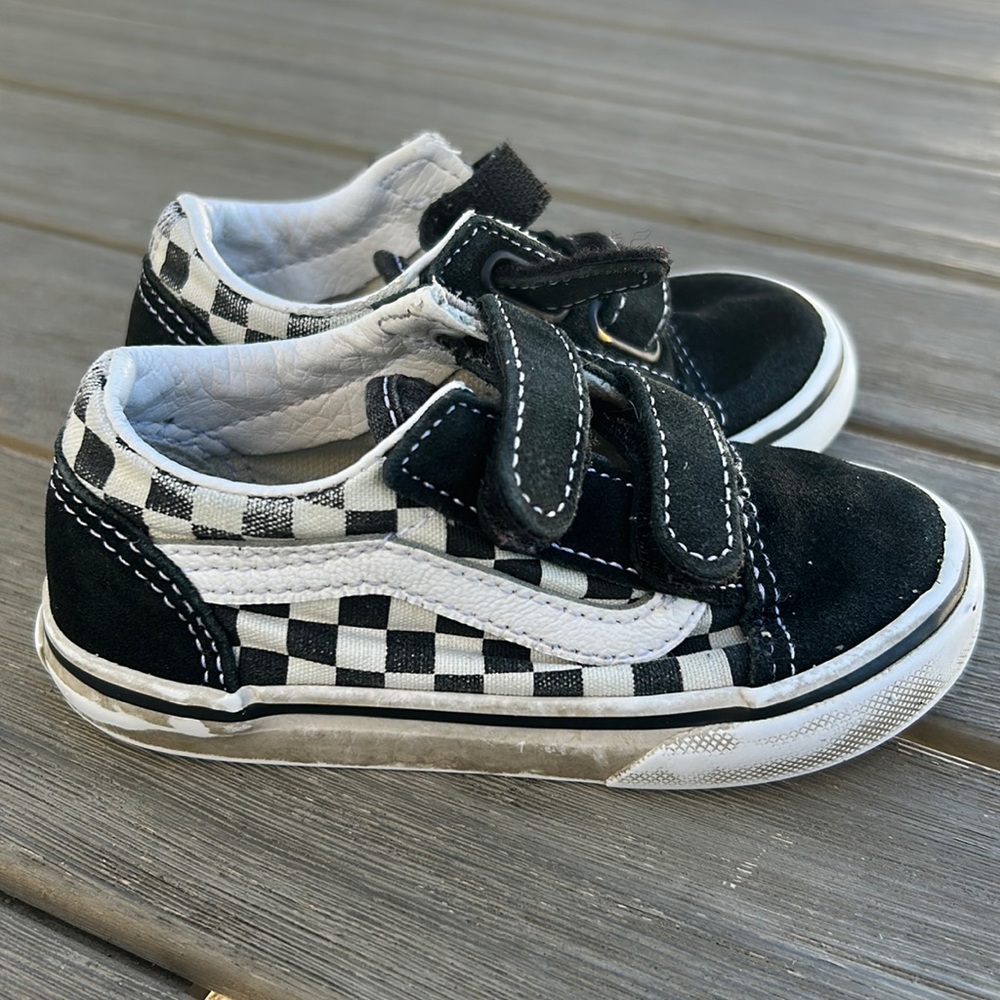 Vans checkered black white